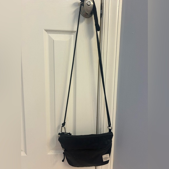 lululemon athletica Handbags - Lululemon patch cross body bag 2.5 L